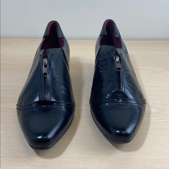 Josef Seibel Kylie Black Leather Zip up Short Ankle Bootie - Picture 2 of 10